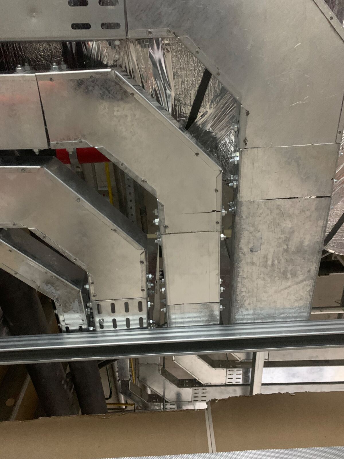 Galeria Edifício Corporativo – Infraestrutura em Três Pavimentos