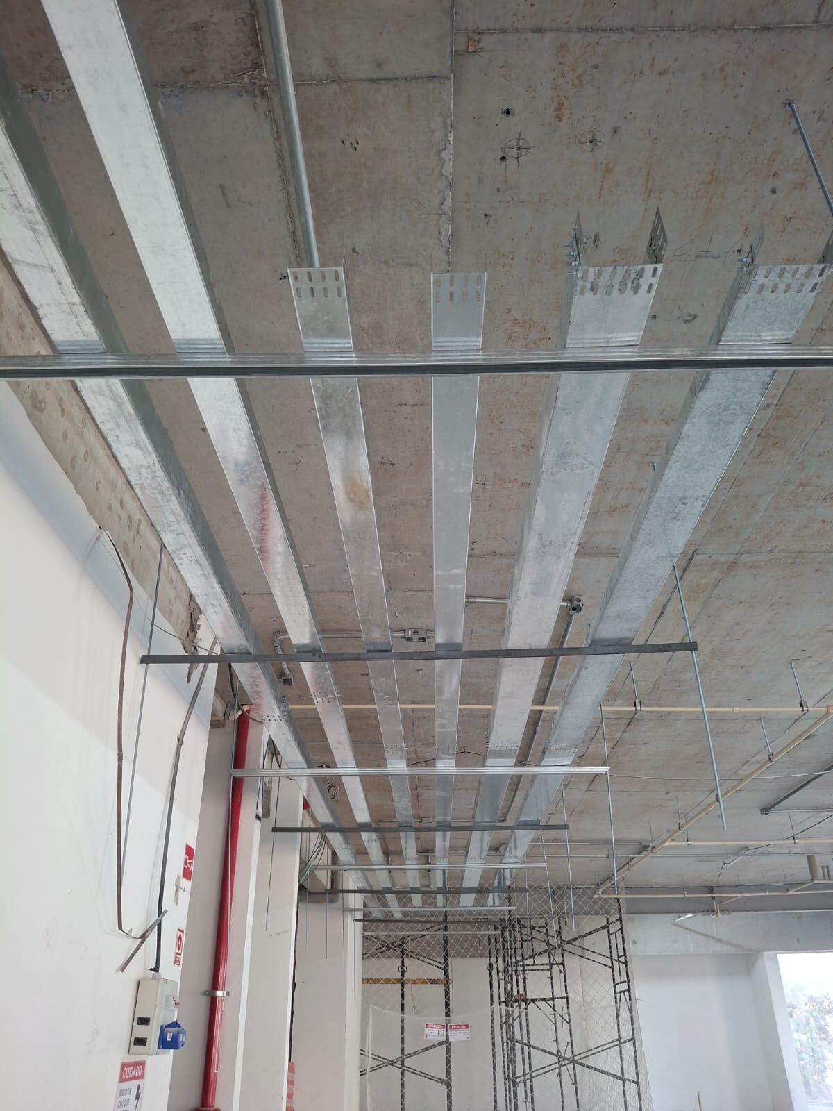 Galeria Edifício Corporativo – Infraestrutura em Três Pavimentos