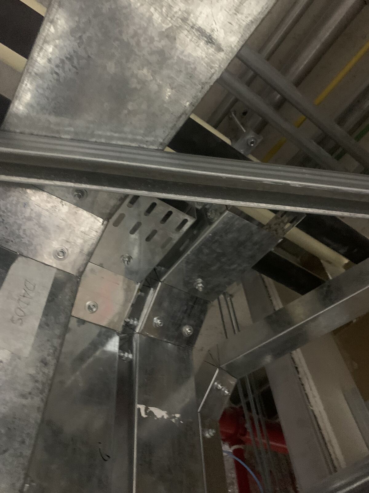 Galeria Edifício Corporativo – Infraestrutura em Três Pavimentos