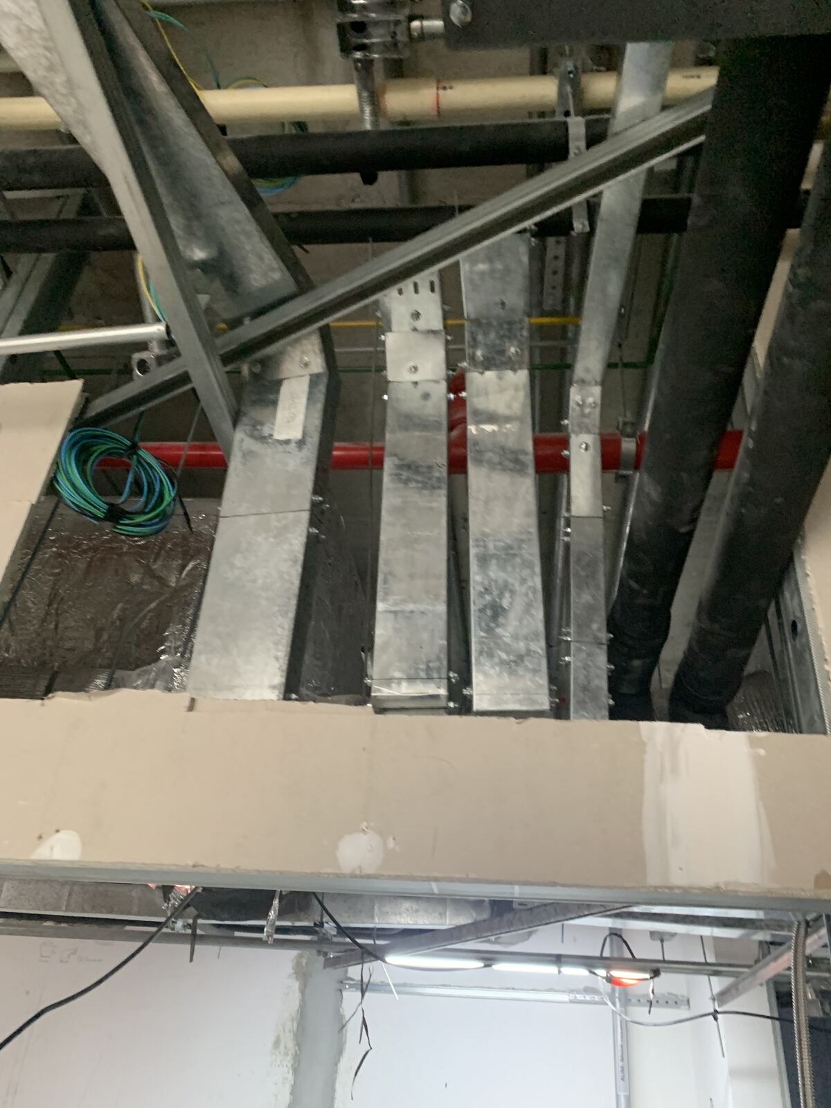 Galeria Edifício Corporativo – Infraestrutura em Três Pavimentos