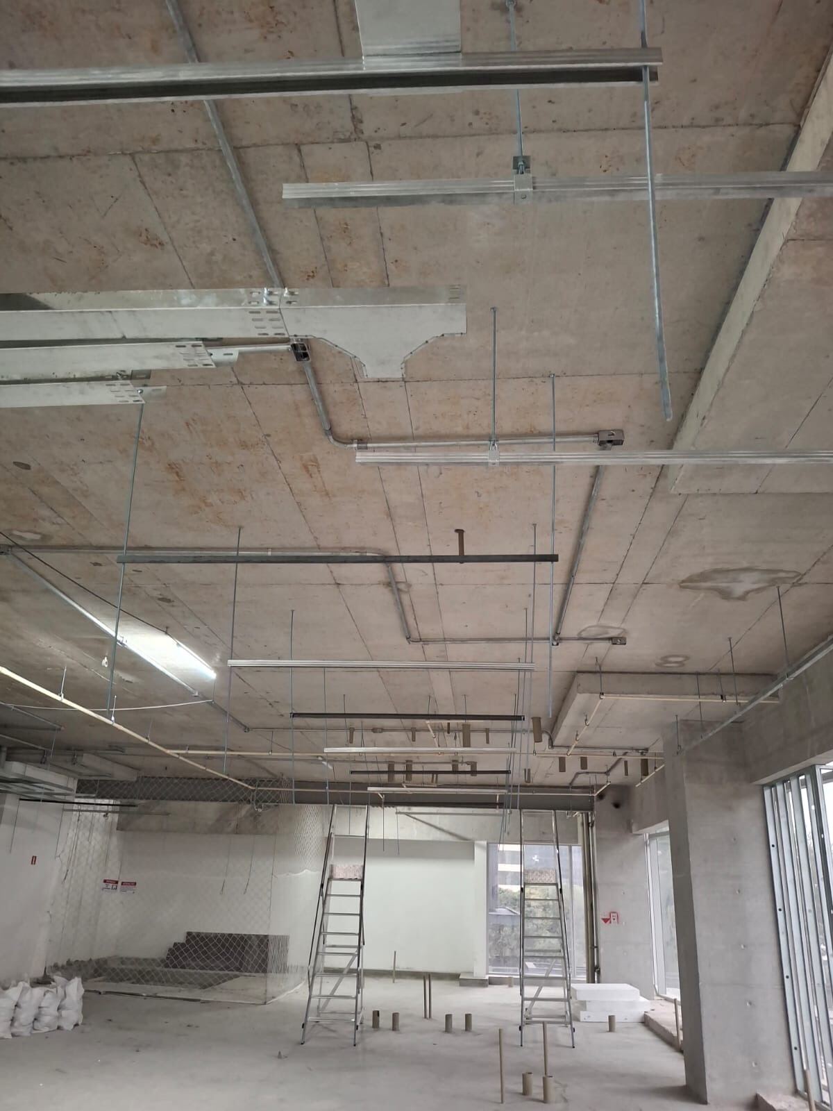 Galeria Edifício Corporativo – Infraestrutura em Três Pavimentos