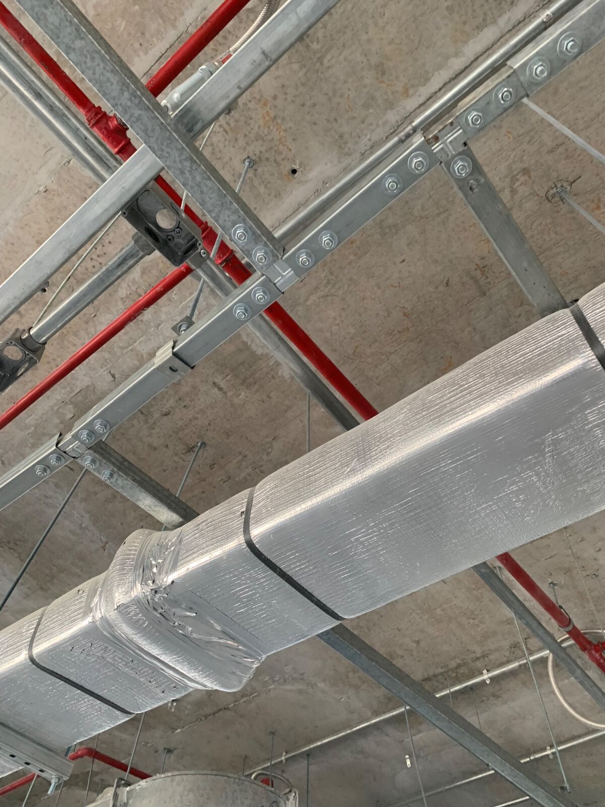 Galeria Edifício Corporativo – Infraestrutura em Três Pavimentos