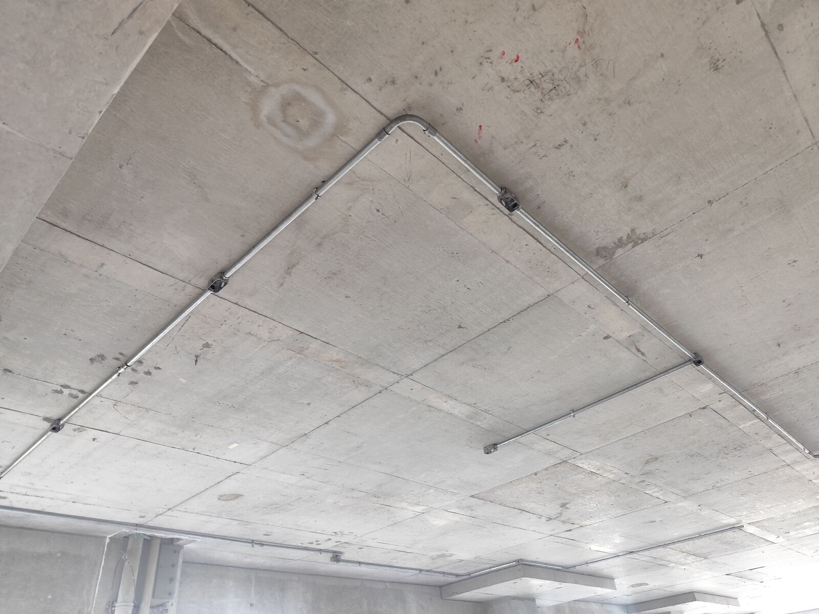 Galeria Edifício Corporativo – Infraestrutura em Três Pavimentos